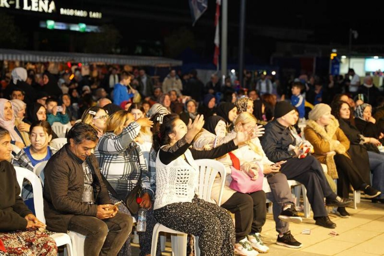 Dudullu Meydanı Ahmet Ermiş ile coştu 2